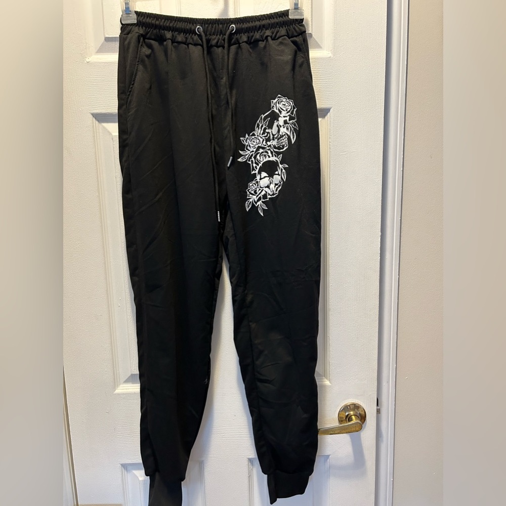 New black large skull/roses‎ print jogger sweatpants